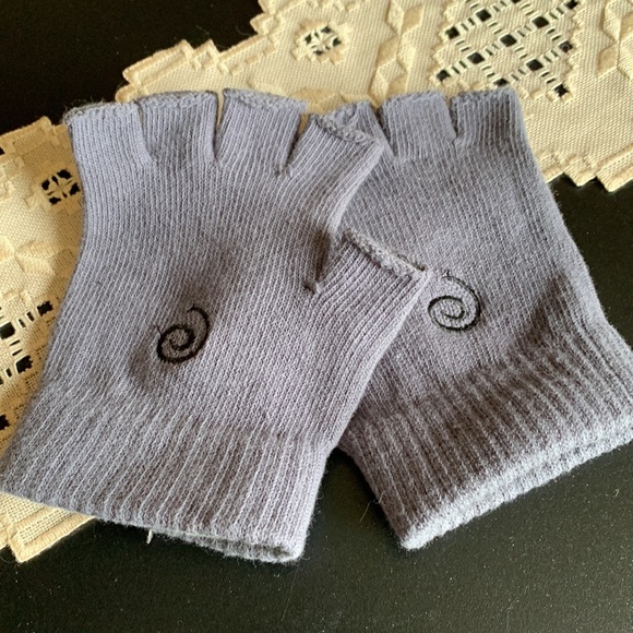 3/10$ Yoga gloves - Picture 3 of 4